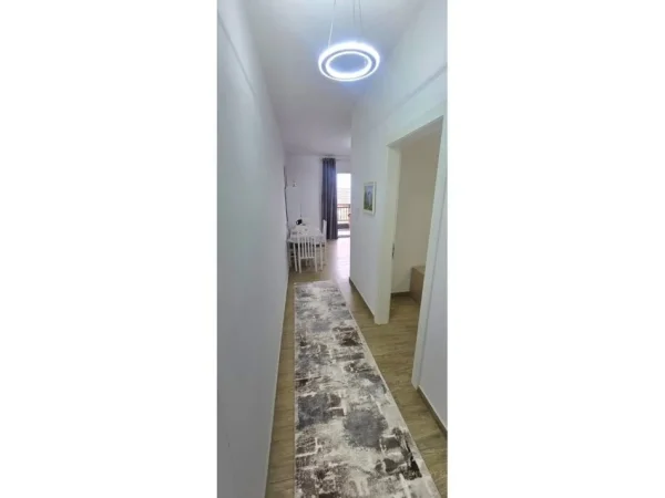 Tirane, jepet me qera apartament 1+1+Ballkon Kati 5, 74 m² 500 € (don bosko)