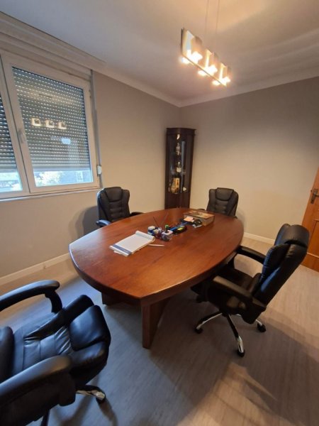 Tirane, jepet me qera ambjent biznesi Kati 4, 105 m² 700 € (gjykata)