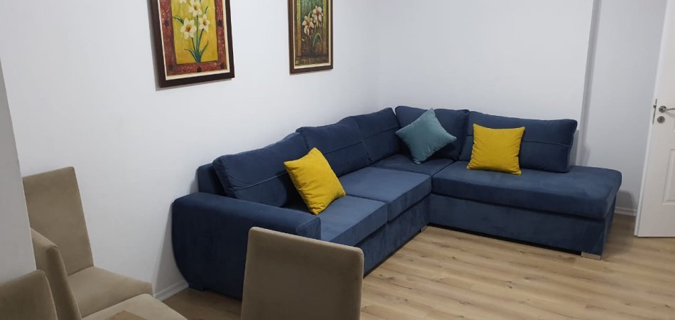 Tirane, jepet me qera apartament 2+1 Kati 4, 85 m² 550 € (brryli)