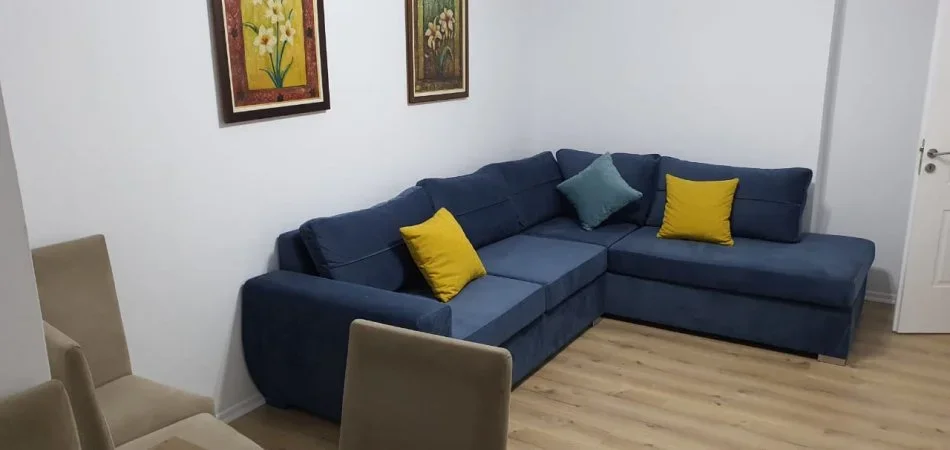 Tirane, jepet me qera apartament 2+1 Kati 4, 85 m² 550 € (brryli)