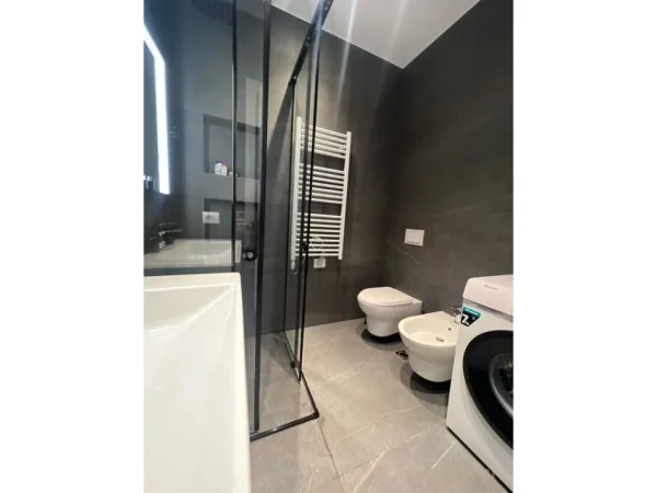 Tirane, jepet me qera apartament 1+1+Ballkon Kati 2, 70 m² 850 € (rruga e kavajes)