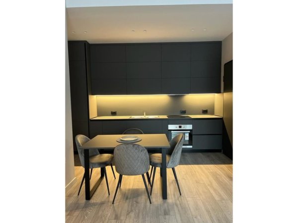 Tirane, jepet me qera apartament 1+1+Ballkon Kati 2, 70 m² 850 € (rruga e kavajes)