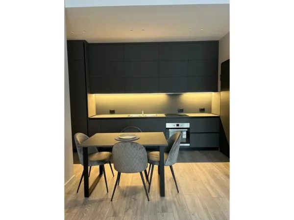 Tirane, jepet me qera apartament 1+1+Ballkon Kati 2, 70 m² 850 € (rruga e kavajes)
