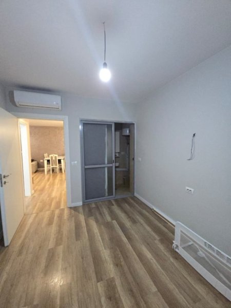 Tirane, jepet me qera apartament 2+1 Kati 1, 98 m² 600 € (yzberisht)