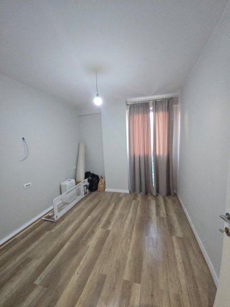 Tirane, jepet me qera apartament 2+1 Kati 1, 98 m² 600 € (yzberisht)