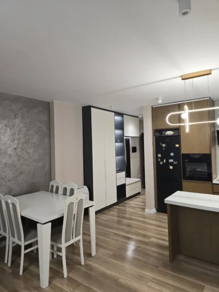 Tirane, jepet me qera apartament 2+1 Kati 1, 98 m² 600 € (yzberisht)