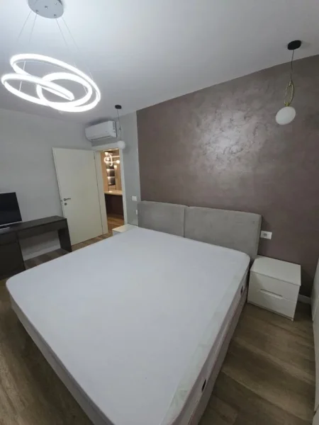 Tirane, jepet me qera apartament 2+1 Kati 1, 98 m² 600 € (yzberisht)
