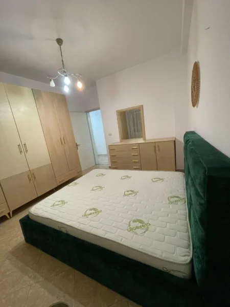 Tirane, jepet me qera apartament 2+1 Kati 4, 102 m² 750 € (Komuna e Parisit.)