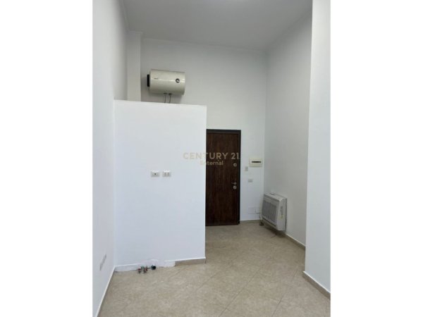 Tirane, jepet me qera ambjent biznesi Kati 1, 26 m² 450 € (toptanit)
