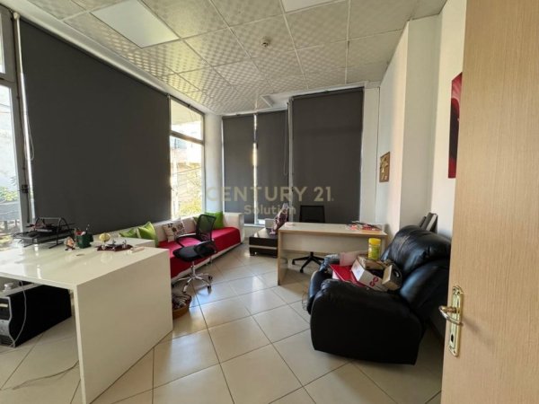 Tirane, jepet me qera ambjent biznesi Kati 1, 320 m² 2.600 € (myslym shyri)