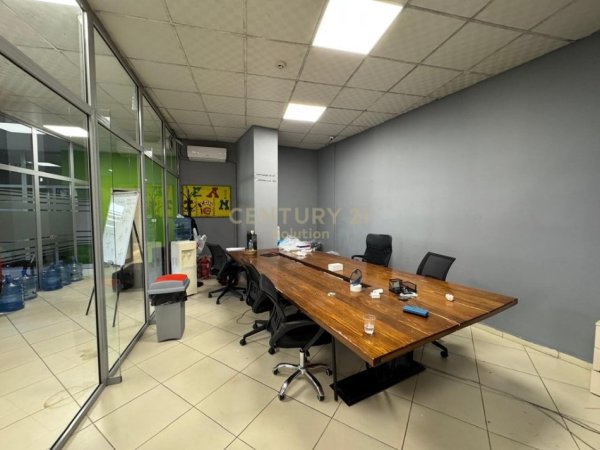 Tirane, jepet me qera ambjent biznesi Kati 1, 320 m² 2.600 € (myslym shyri)