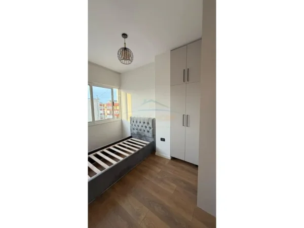 Tirane, shitet apartament 2+1+Ballkon Kati 8, 78 m² 127.000 € (Unaza e Re)