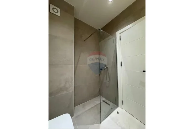 Tirane, jepet me qera apartament 1+1+Ballkon , 75 m² 750 € (Rruga 4 Deshmoret)