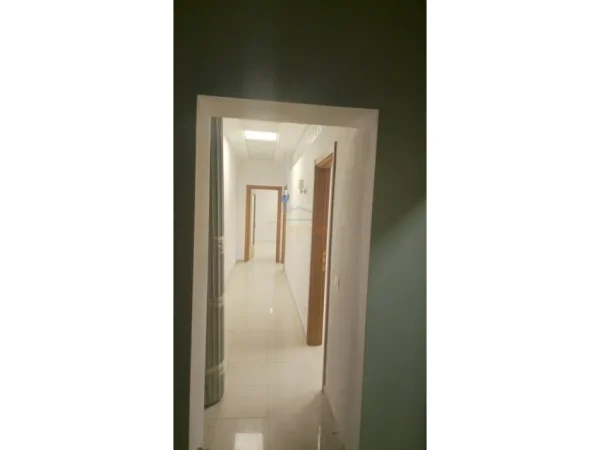 Tirane, shitet ambjent biznesi Kati 1, 75 m² 250.000 € (Qender)