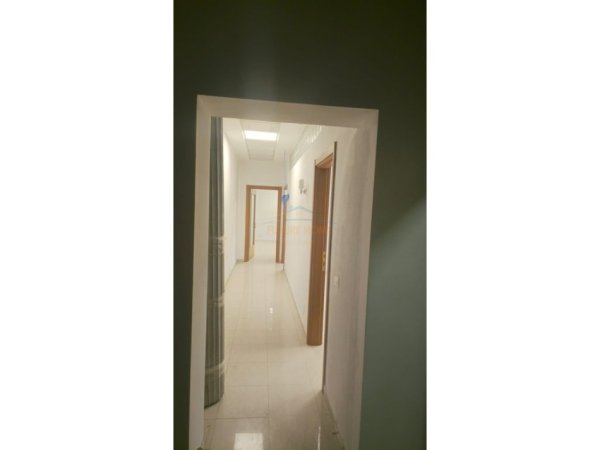 Tirane, shitet ambjent biznesi Kati 1, 75 m² (Qender)