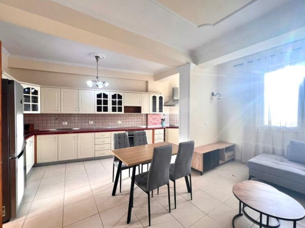 Me Qera: 2+1 & 2Ballkone 📍Selvia - Siper Gjimn. Partizani | kati: 3, 100m2 NETO | 57,000Leke/muaj