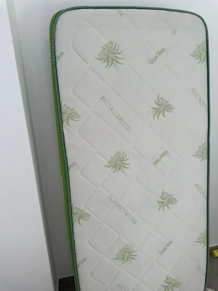 Tirane, shes shes dyshek tek 30 euro ne gjendje perfekte 30 €