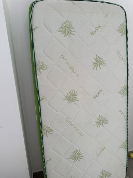 Tirane, shes shes dyshek tek 30 euro ne gjendje perfekte 30 €