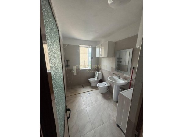 Tirane, jepet me qera apartament Kati 3, 70 m² 550 € 