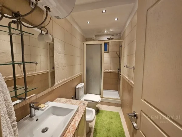 Tirane, jepet me qera apartament 3+1+Ballkon Kati 1, 117 m² 800 € (shkolla e baletit)