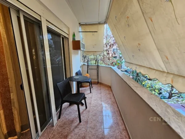 Tirane, jepet me qera apartament 3+1+Ballkon Kati 1, 117 m² 800 € (shkolla e baletit)