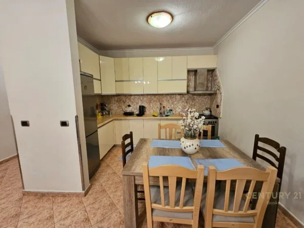 Tirane, jepet me qera apartament 3+1+Ballkon Kati 1, 117 m² 800 € (shkolla e baletit)