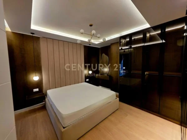 Tirane, jepet me qera apartament 3+1+Ballkon Kati 5, 120 m² 1.800 € (siri kodra)