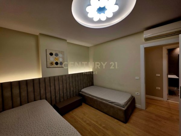 Tirane, jepet me qera apartament 3+1+Ballkon Kati 5, 120 m² 1.800 € (siri kodra)