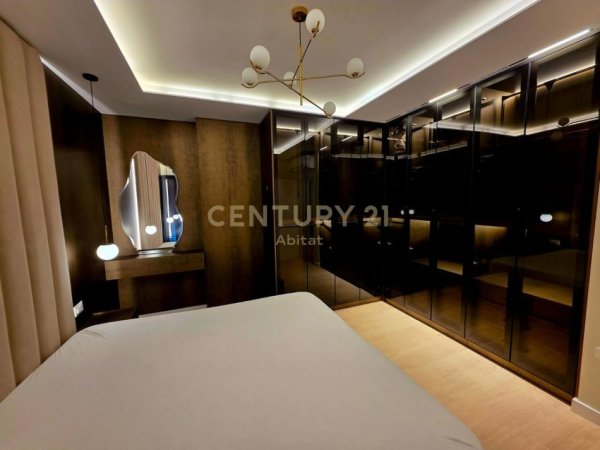 Tirane, jepet me qera apartament 3+1+Ballkon Kati 5, 120 m² 1.800 € (siri kodra)