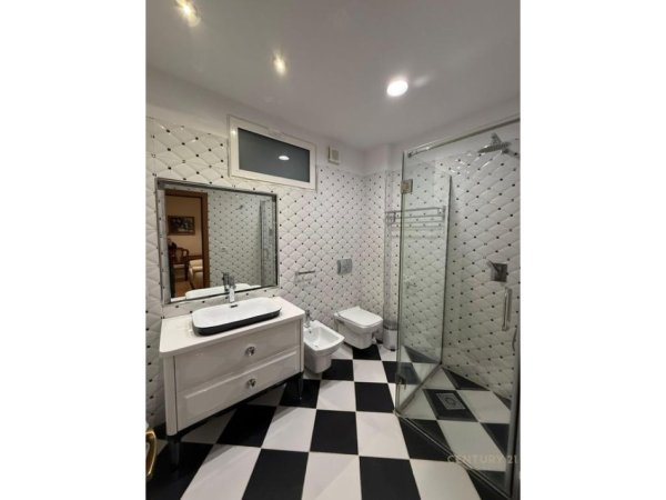 Tirane, jepet me qera apartament 2+1+Ballkon Kati 4, 102 m² 1.050 € (mine peza)