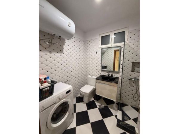 Tirane, jepet me qera apartament 2+1+Ballkon Kati 4, 102 m² 1.050 € (mine peza)