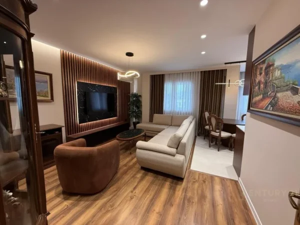 Tirane, jepet me qera apartament 2+1+Ballkon Kati 4, 102 m² 1.050 € (mine peza)