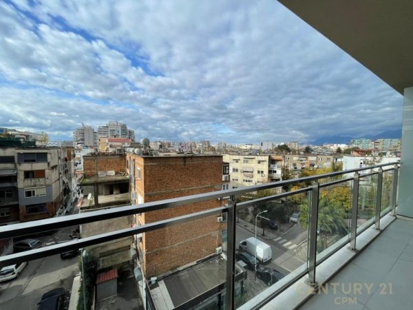Tirane, jepet me qera 1+1+Ballkon , 650 € (mine pezaa)