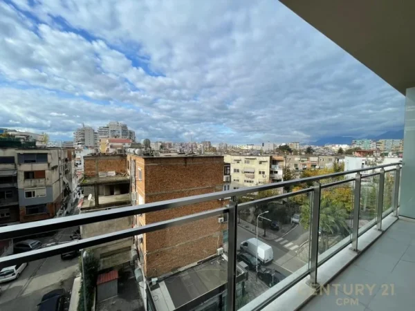 Tirane, jepet me qera 1+1+Ballkon , 650 € (mine pezaa)