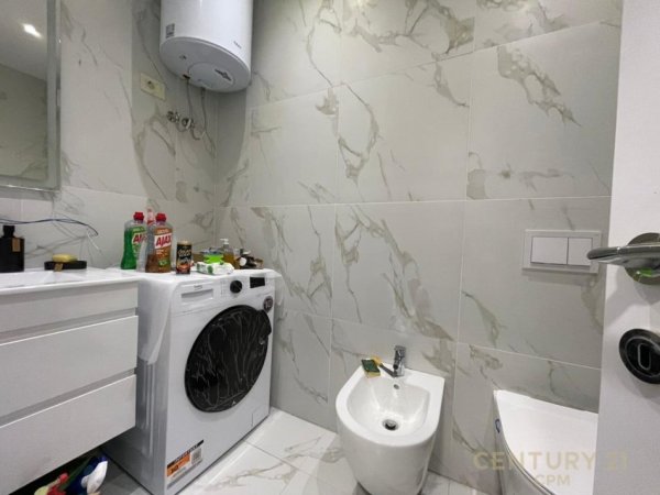 Tirane, jepet me qera 1+1+Ballkon , 650 € (mine pezaa)