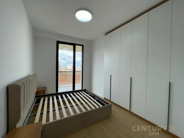 Tirane, jepet me qera 1+1+Ballkon , 650 € (mine pezaa)