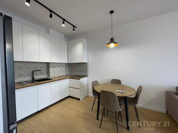 Tirane, jepet me qera 1+1+Ballkon , 650 € (mine pezaa)