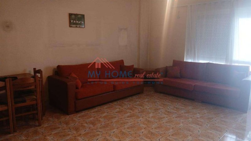 Tirane, jepet me qera apartament 1+1+Ballkon Kati 3, 85 m² 620 € 