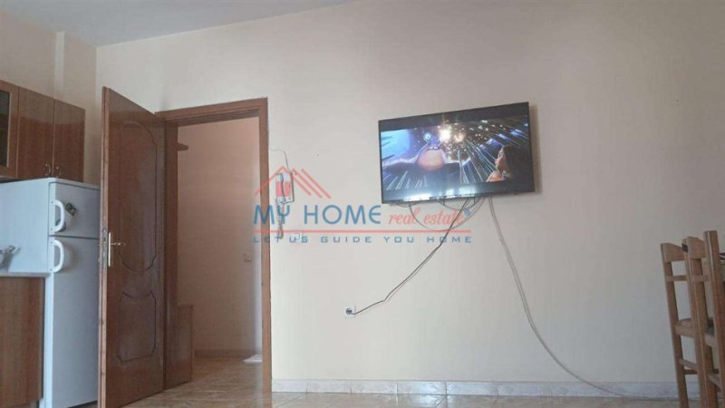 Tirane, jepet me qera apartament 1+1+Ballkon Kati 3, 85 m² 620 € 