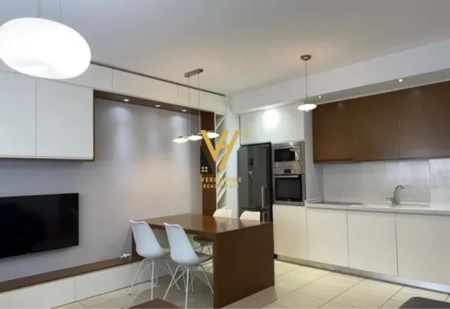 Tirane, jepet me qera apartament 1+1+Ballkon Kati 4, 70 m² 620 € (5 MAJI)