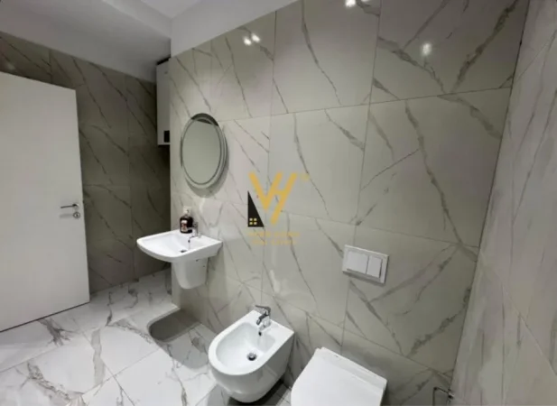 Tirane, jepet me qera apartament 2+1+Ballkon Kati 12, 104 m² 1.100 € (MINE PEZA)