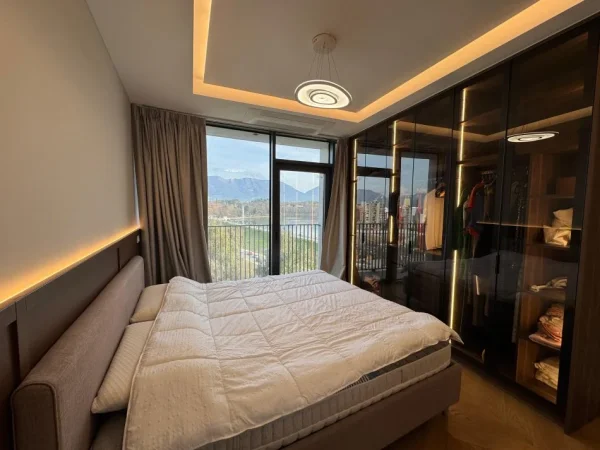 Tirane, shitet apartament 2+1 Kati 6, 135 m²  (Liqeni i Tiranes)
