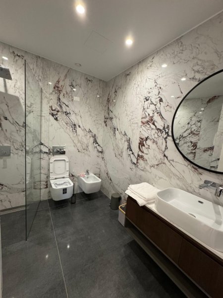 Tirane, shitet apartament 2+1 Kati 6, 135 m²  (Liqeni i Tiranes)