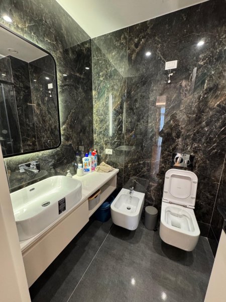 Tirane, shitet apartament 2+1 Kati 6, 135 m²  (Liqeni i Tiranes)