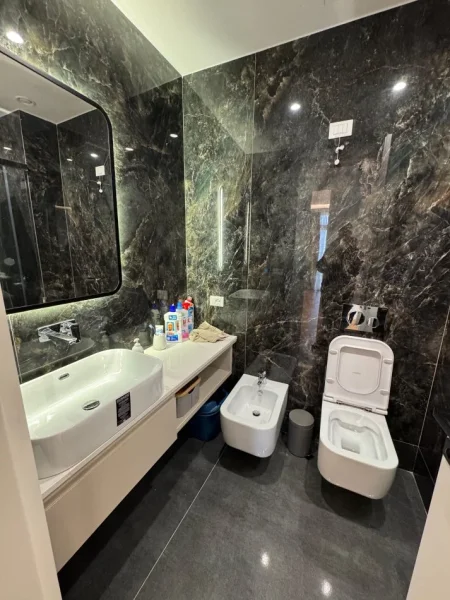 Tirane, shitet apartament 2+1 Kati 6, 135 m²  (Liqeni i Tiranes)