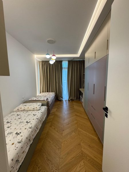 Tirane, shitet apartament 2+1 Kati 6, 135 m²  (Liqeni i Tiranes)