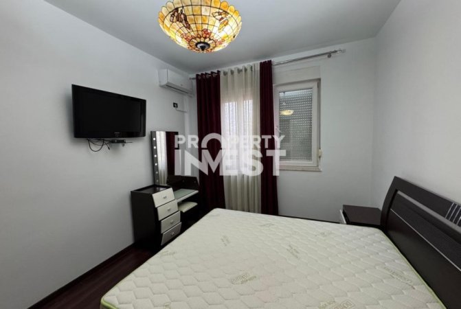 Tirane, jepet me qera apartament 2+1 Kati 8, 90 m² 900 € (Sheshi Wilson)