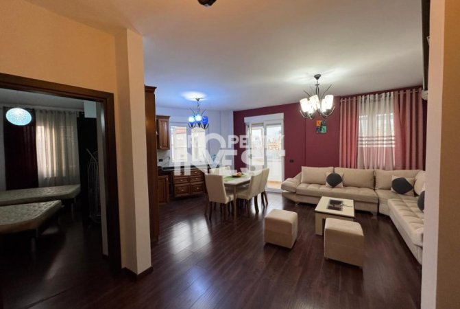 Tirane, jepet me qera apartament 2+1 Kati 8, 90 m² 900 € (Sheshi Wilson)