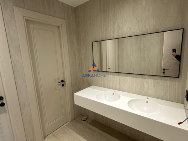 Tirane, jepet me qera ambjent biznesi Kati 2, 428 m² 12.000 € 