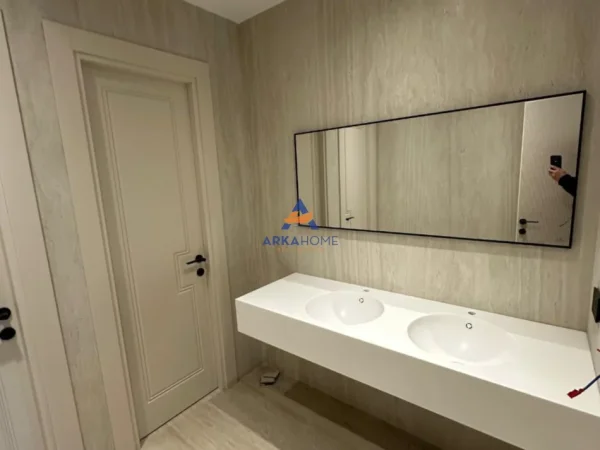 Tirane, jepet me qera ambjent biznesi Kati 2, 428 m² 12.000 € 